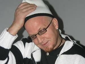 يأكلون الغلة و يسبون الملة VIDEO