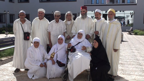 استقبال تقشعر له الجلود لحجاج رياض المسنين ـ دار العجزة ـ بوجد ة VIDEO