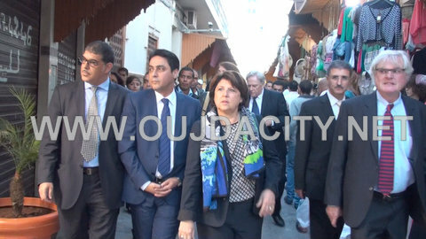 فيديو للسيدة مارتين اوبري وهي تتجول بالمدينة العتيقة بوجدة VIDEO