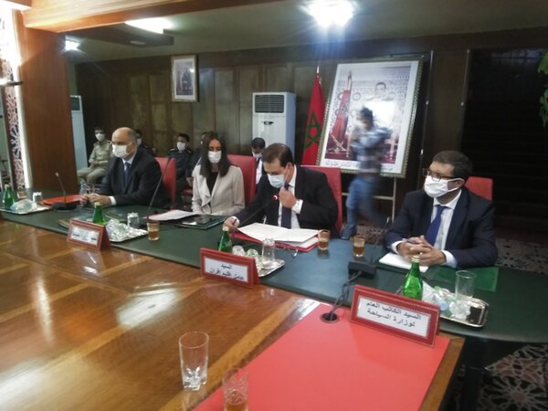 NADIA FETAH MINISTRE DU TOURISME RENCONTRE LES ¨PROFESSIONNELS DU SECTEUR TOURISTIQUE DANS LA PROVINCE D’IFRANE