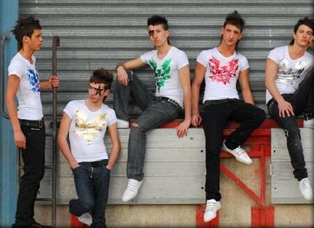 Jeunes versus adules.