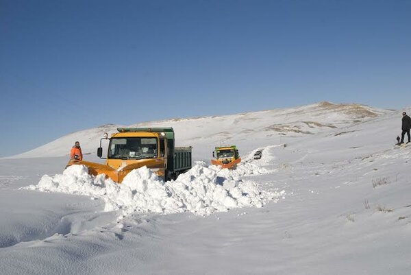 LES SOLDATS DE LA NEIGE DE LA DPETLE MOBILISES POUR ASSURER LA FLUIDITE DE LA CIRCULATION DANS LE RESEAU ROUTIER D’IFRANE