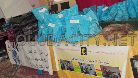 جمعية النبراس للثقافة والتنمية بوجدة تواصل توزيع قفف رمضان والادوات المدرسية على الفقراء VIDEO