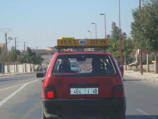 معاناة سائق الحمراء