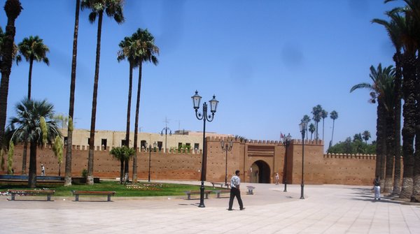 إذا كان في الشام باب الحارة ففي مدينة زيري بن عطية باب الغربي