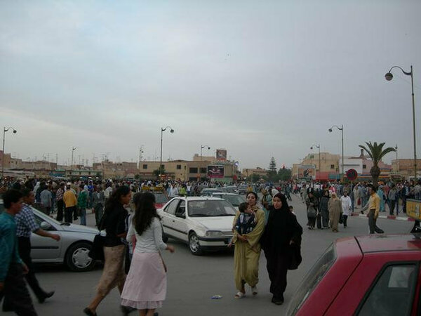 حول قصة المجدوب للاستاد مباركي – واعنونها ب المجدوب ورجال البلاد