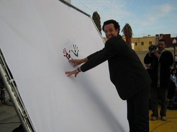 تظاهرة في وجدة من أجل دعم ملف ترشيح المغرب لكأس إفريقيا للأمم