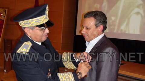 وجدة : توشيح مجموعة من رجال التربية والتعليم بأوسمة ملكية