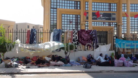 اساتذة سد الخصاص بالجهة الشرقية يحتجون بطريقة  » الطاباج  » من داخل معتصم الكرامة VIDEO