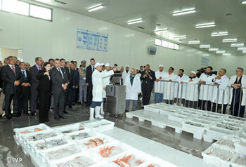 SM le Roi inaugure la nouvelle halle aux poissons d\&rsquo;Agadir, réalisée pour un investissement de 70 MDH