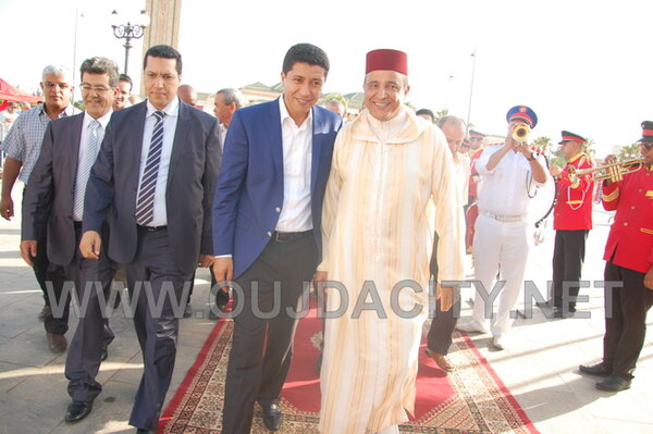 ادريس بوجوالة ، عبدالنبي بعوي ، والكاتب العام للولاية يفتتحون المعرض الجهوي للصناعة التقليدية بوجدة VIDEO