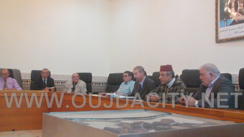 السيد ادريس بوجوالة يتراس اجتماعا حول اعادة بناء المركب التجاري بالناظور VIDEOS