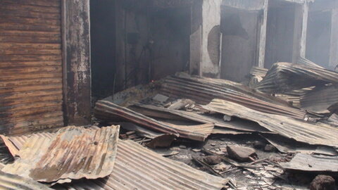 المصيبة أن السطو والسرقة التهما سوق مليلية قبل أن تلتهمها النيران