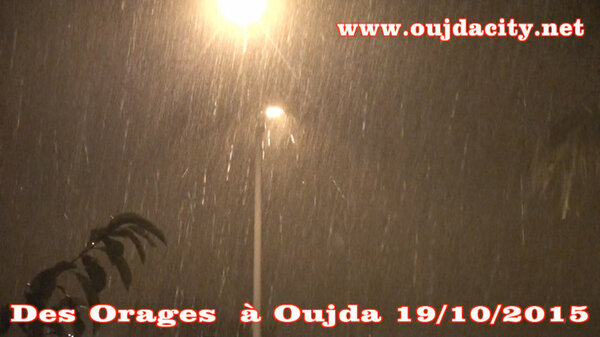 VIDEO عاصفة رعدية قوية مصحوبة بالبرد تضرب مدينة وجدة والنواحي