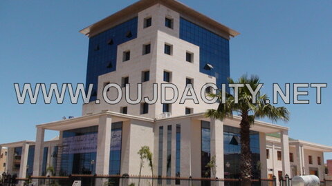 VIDEO اقبال كبير على المعرض الثاني للكتاب الأكاديمي بمركز الدراسات والبحوث الانسانية والاجتماعية بوجدة