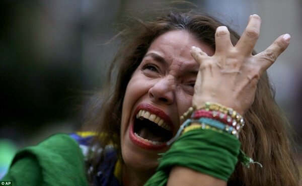 صور معبرة عن صدمة هزيمة منتخب البرازيل امام نظيرالالماني VIDEO