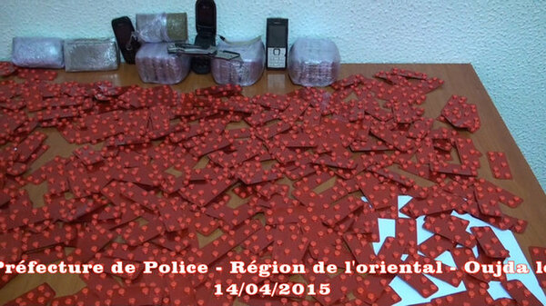 VIDEO المصالح الأمنية بوجدة تقوم بحجز 2800 قرصا من القرقوبي