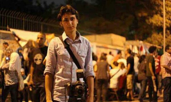 فيديو صادم : صحافي مصري يصور لحظة قتله من طرف عسكري مصري VIDEO