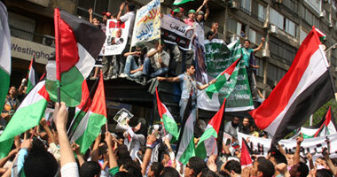 الشعب المصري يواصل ثورته ويحرر مقر السفارة الاسرائيلية بالقاهرة ـ شاهد الفيديوهات