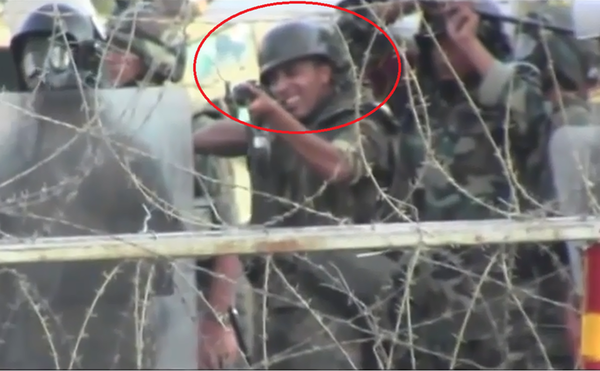 فيديوهات تثبت قتل جنود السيسي للمتظاهرين بالرصاص الحي VIDEO