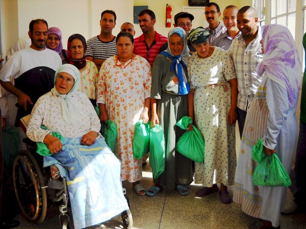فضاء النسيج الجمعوي يكرم مجموعة من العجزة من ضمنهم أقدم نزيلة قضت 60 سنة بدار العجزة في وجدة