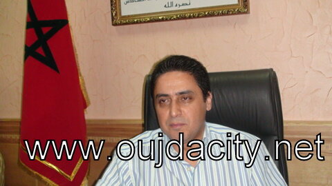 عمر حجيرة يطمئن تجار سوق مليلية انه لن يتم تغيير مكان السوق ويخصص مبلغ 1,3 مليار لاعادة بناء السوق VIDEO