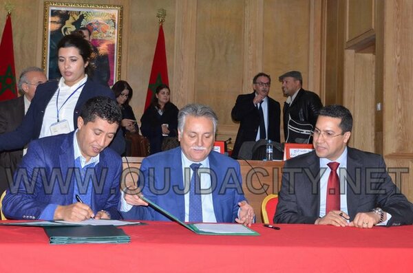VIDEOS رئيس مجلس جهة الشرق ووزير السكنى وسياسة المدينة يوقعان على اتفاقية شراكة جد مهمة