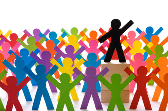 L démocratie est le remède efficace, approprié aux crises politico-économiques