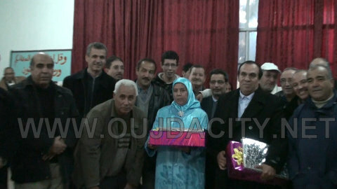 VIDEO في حفل بهيج : ثانوية عمر بن عبد العزيز التأهيلية تكرم اساتذتها المحالين على التقاعد