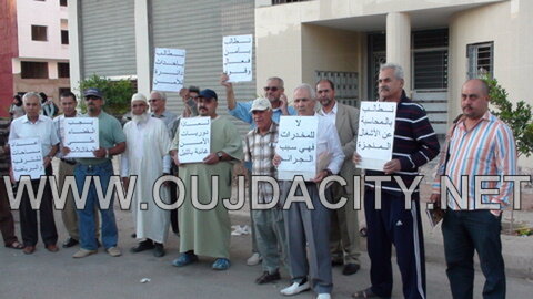 VIDEOS وجدة : وقفة احتجاجية بحي القدس تطالب بتوفير الأمن