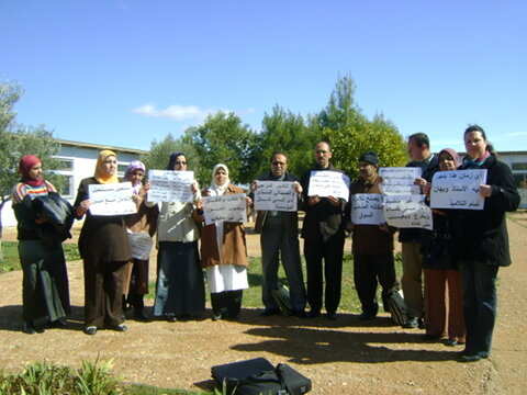 أساتذة إعدادية النعيمة ينظمون وقفة احتجاجية ضد المدير