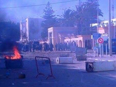 انكشاف المحاولات المكشوفة للالتفاف على ثورة الشعب التونسي