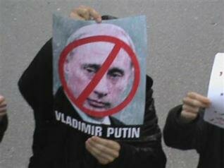 في الجزائر : وقفة احتجاجية أمام السفارة الروسية للتنديد بالفيتو الروسي VIDEO