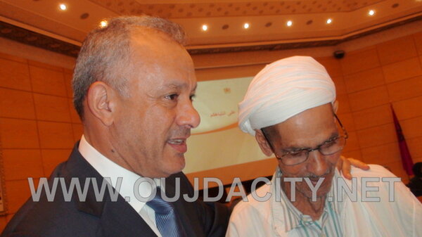 VIDEO محمد مهيدية والي الجهة الشرقية عامل عمالة وجدة انكاد يتراس حفل توزيع بطاقات راميد