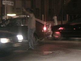 وجدة :في ظل غياب الشرطة ، مواطن يتطوع لتنظيم حركة المرور