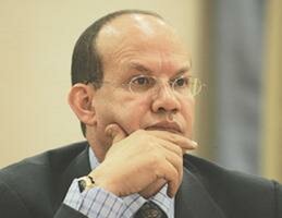 السيد فؤاد عالي الهمة بين قوة السلطة المفترضة وضعف الأحزاب الحق