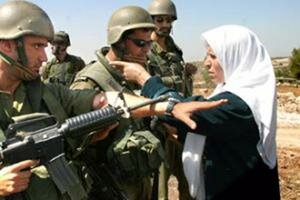إجبار فلسطينيات على خلع ملابسهن عند حاجز عسكري اسرائيلي