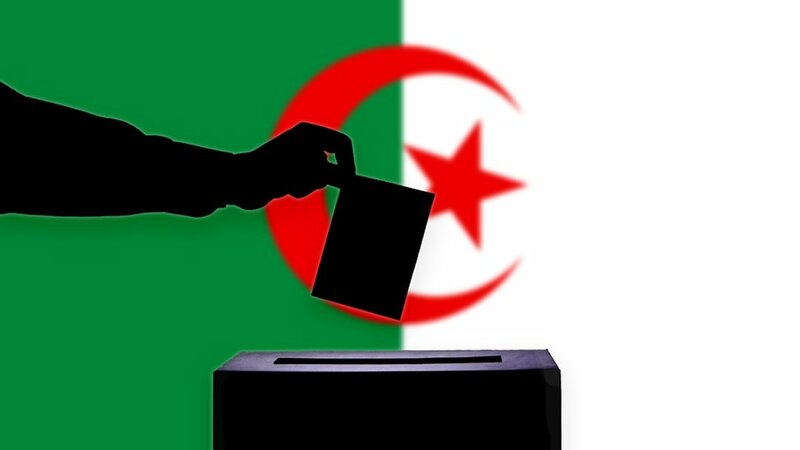 الجزائر بين هزيمة الملعب وهزيمة السياسة