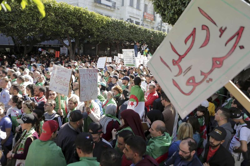 الجزائر: غليان الجبهة الاجتماعية قبل ذكرى انتفاضة احداث أكتوبر الدامية …!!