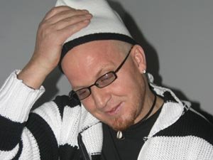 يأكلون الغلة و يسبون الملة VIDEO