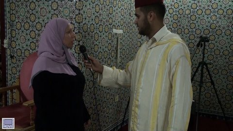 امرأة مسيحية تختار ليلة السابع والعشرين من رمضان لتعلن اسلامها بمسجد القدس بوجدة VIDEO
