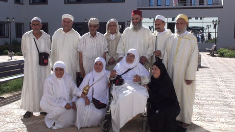 استقبال تقشعر له الجلود لحجاج رياض المسنين ـ دار العجزة ـ بوجد ة VIDEO