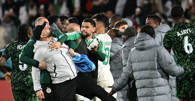 يبدو أن مااعتبرناه حدثا معزولا،خلال نهاية الكان الذي نظم ببلادنا ،ربما سيصبح في قادم الايام مثالا يحتدى، وسلوكا يتكرر في اي مقابلة