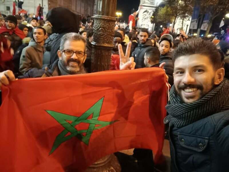 ما شاهدته البارحة، بعد نهاية مباراة المغرب ضد البرتغال، في جميع شوارع العاصمة الفرنسية، وخاصة شوارعها الرئيسية، يفوق الوصف ويعجز المرء عن نقله بكل أمانة وتفاصيل.. 