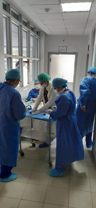 COVID-19 : LES PHARMACIENS DE LA VILLE D’IFRANE SOLIDAIRES AVEC LA POPULATION ET DISTRIBUENT GRATUITEMENT DES MASQUES CHIRURGICAUX