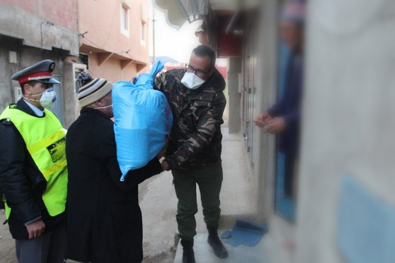 10.000 PANIERS EN SOLIDARITE AVEC LES FAMILLES DANS LE BESOIN POUR LUTTER CONTRE COVD-19 DANS LA PROVINCE DE KHENIFRA