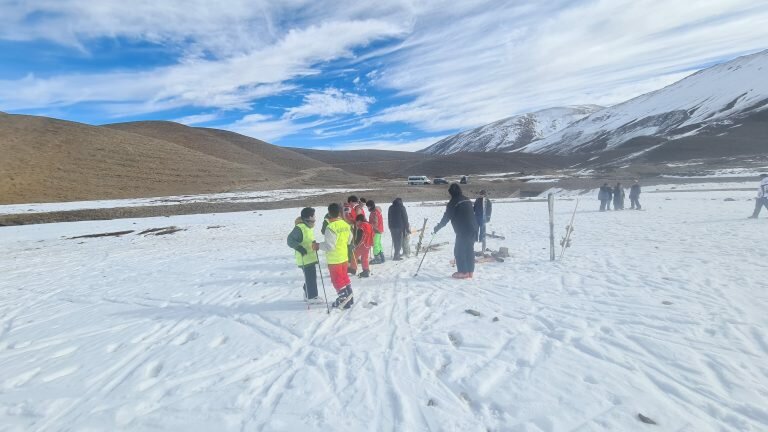 Ski Alpin. Les petits aventuriers des neiges à Ifrane : Aventure et bien-être
