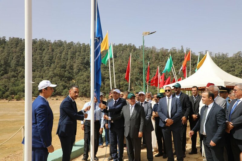 Fête du Trône : Levée du Pavillon bleu à Aguelmam Azegza à l’occasion du 25ème anniversaire de la fête du Trône