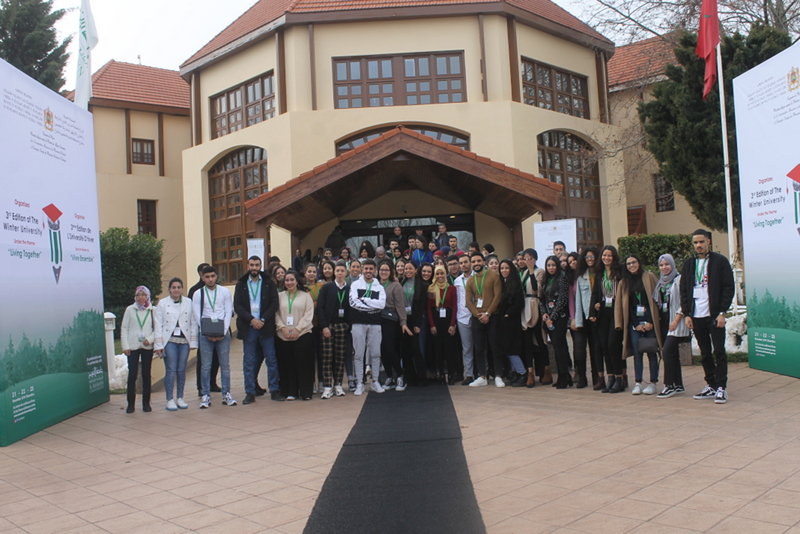 ET DE TROIS POUR L’UNIVERSITE D’HIVER DES MAROCAINS DU MONDE DANS LA VILLE D’IFRANE ENNEIGEE
