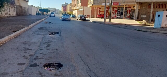 في غياب المراقبة والصيانة، حفر خطيرة تؤثث طرقات المدينة. فهل تتحرك جماعة وجدة ؟